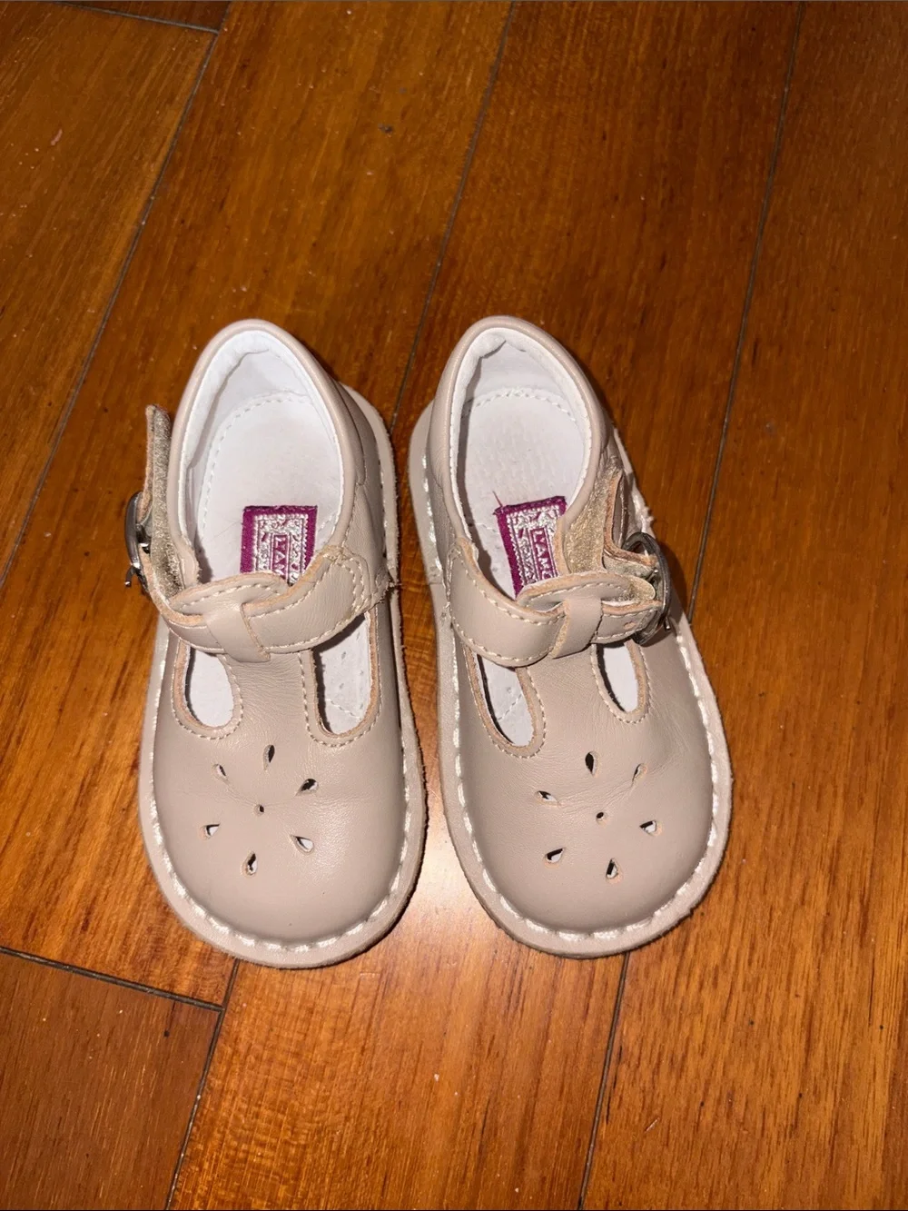 NWOT L'Amour Joy Classic Leather T-Strap Mary Janes in almond size 5